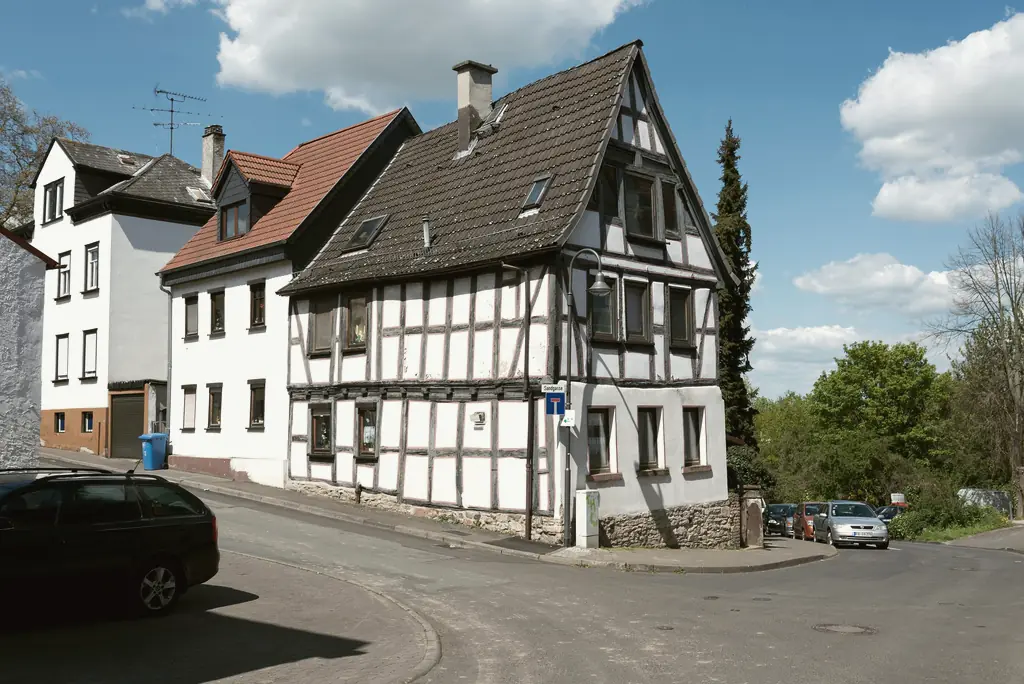 Fachwerkhaus und Wohnhäuser an der Usagasse in Friedberg (Hessen).